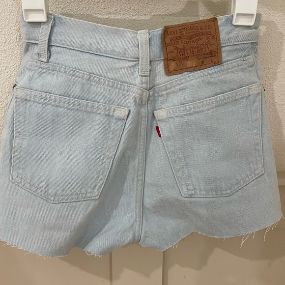 Levi’s 501 High Rise Denim Jean Shorts Distressed Light Wash Size 10 Girls/XS - Picture 2 of 13